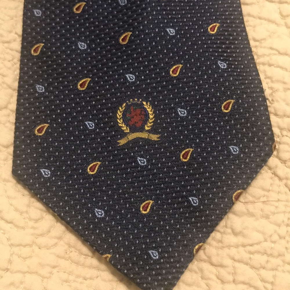 Tommy Hilfiger Navy tie with Wi e, Gold & Baby Blue accents, like new, Silk - Picture 2 of 4